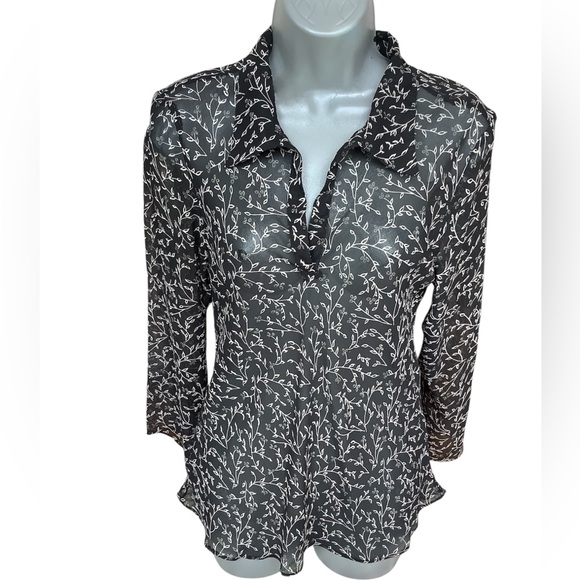 Tops - Women's Black and White Flowy Floral Top